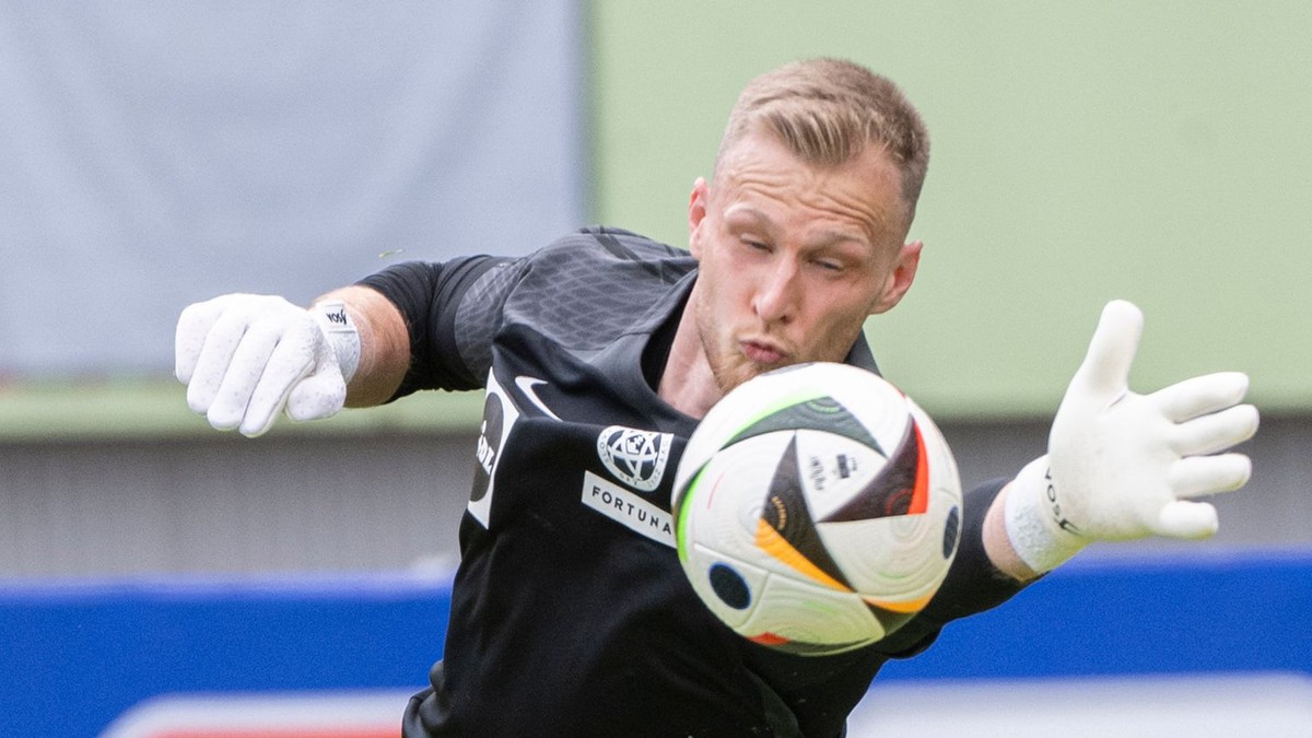 Na snímke slovenský brankár Henrich Ravas.