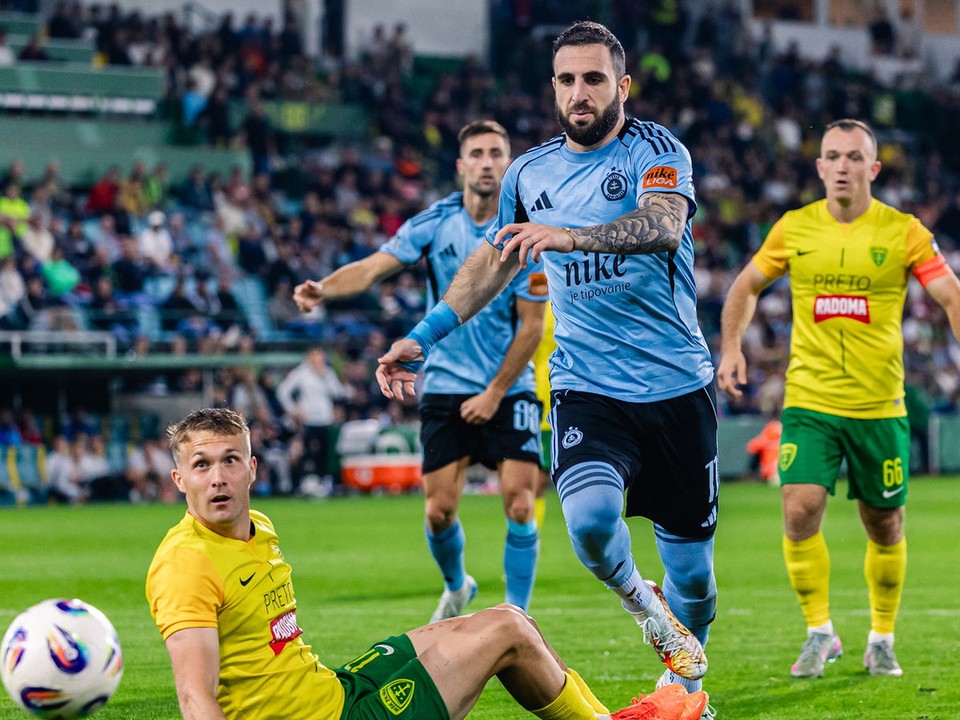 Momentka zo zápasu Žilina - ŠK Slovan Bratislava