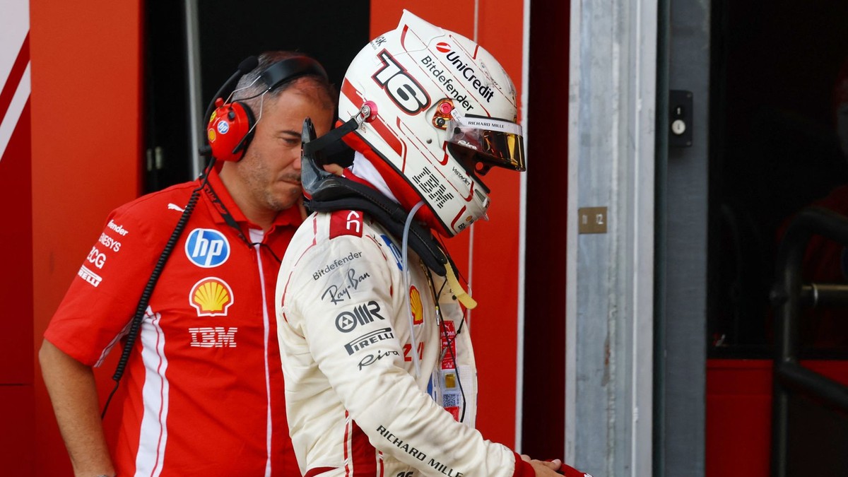Nahnevaný Charles Leclerc po vypadnutí na domácej Veľkej cene Monaka 2026.