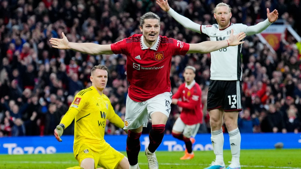 Manchester United postúpil do semifinále FA Cupu, otočil duel s Fulhamom