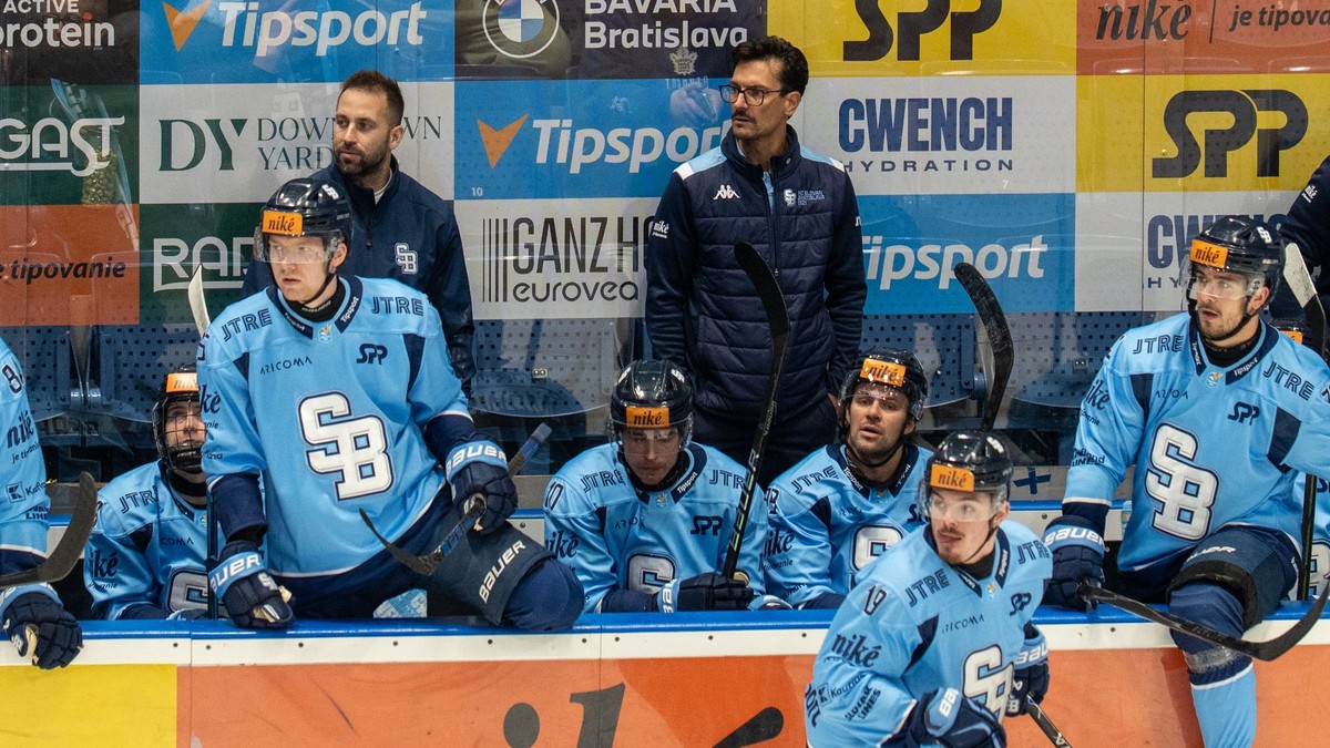 Tréner HC Slovan Bratislava Brad Tapper.