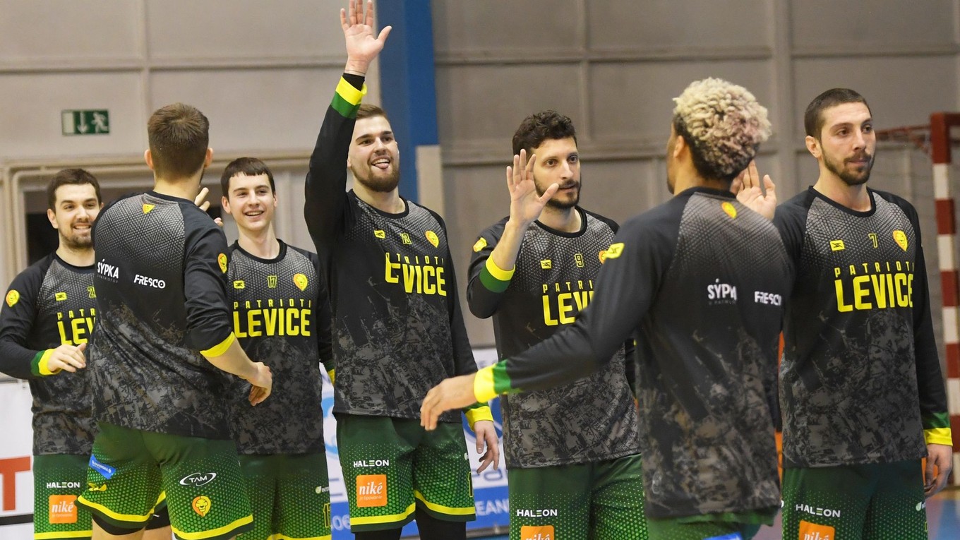 Hráči Levíc v zápase 28. kola Niké SBL v basketbale mužov Spišskí Rytieri - Patrioti Levice.