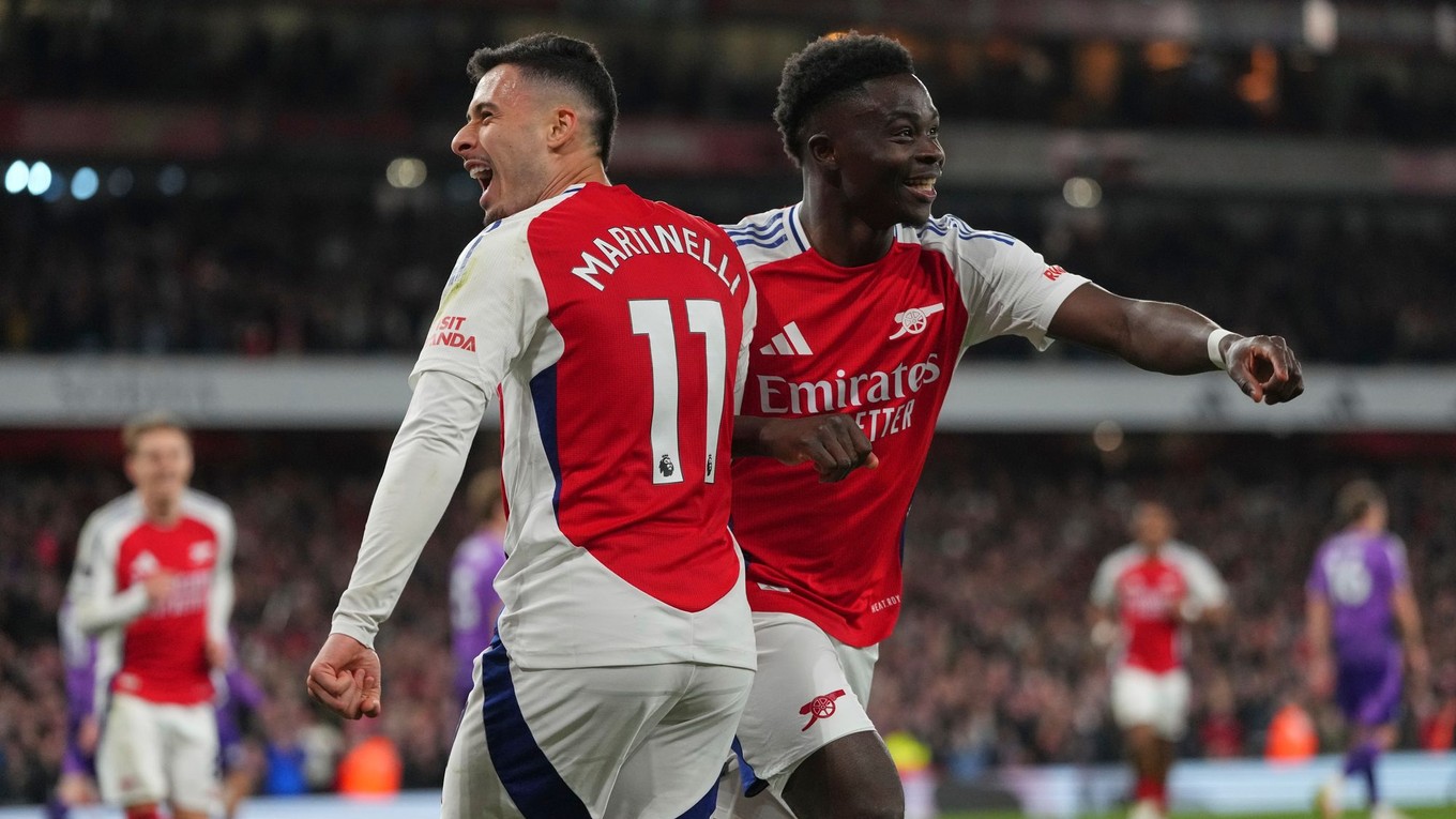 Hráči Arsenalu oslavujú gól