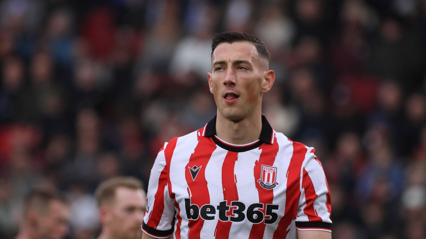 Róbert Boženík v drese Stoke City.