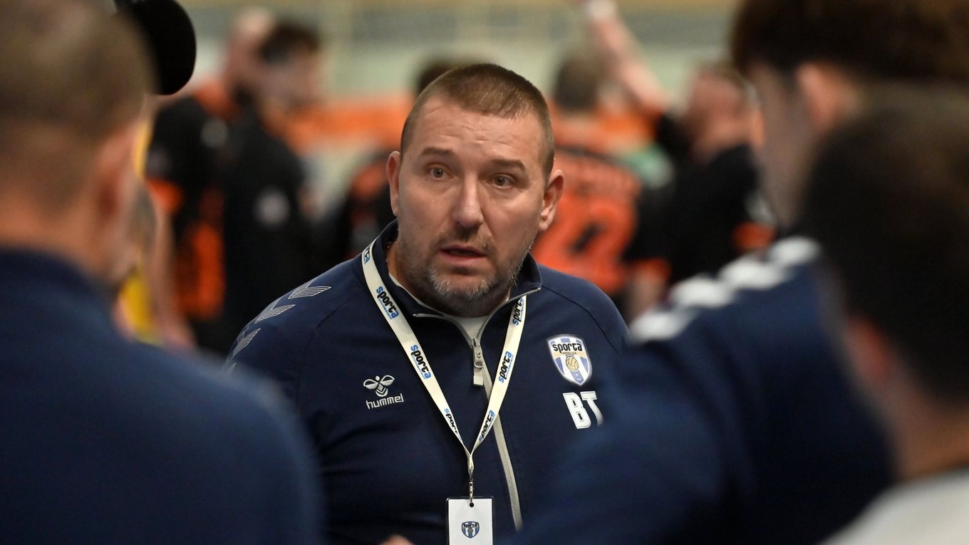 Tréner HC Sporta Hlohovec Branislav Trandžík. 