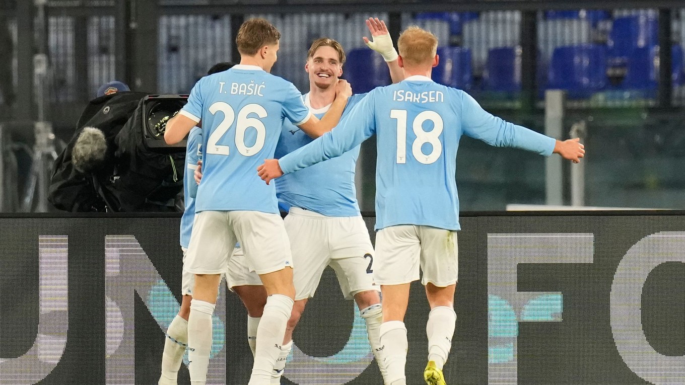 Hráči Lazia oslavujú gól