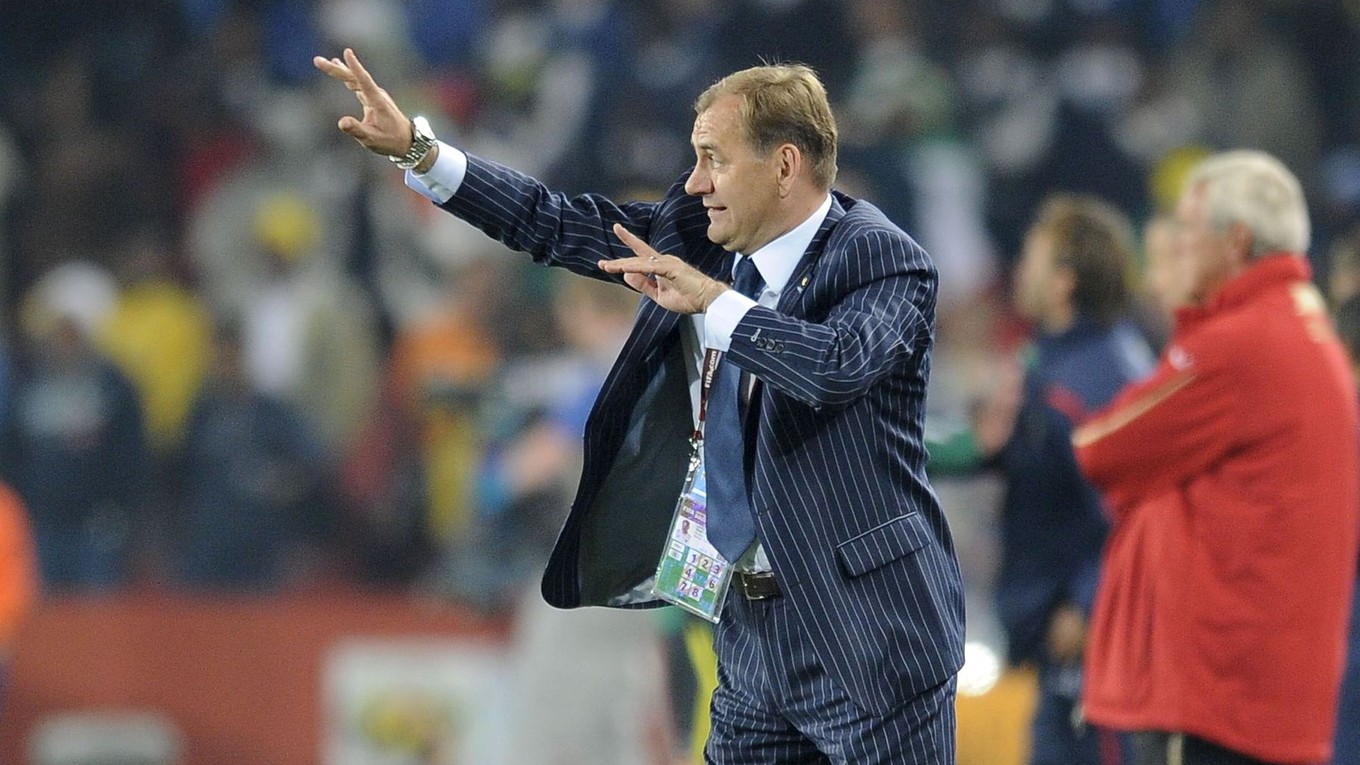 Vladimír Weiss st. počas zápasu Slovensko - Taliansko na MS vo futbale 2010.