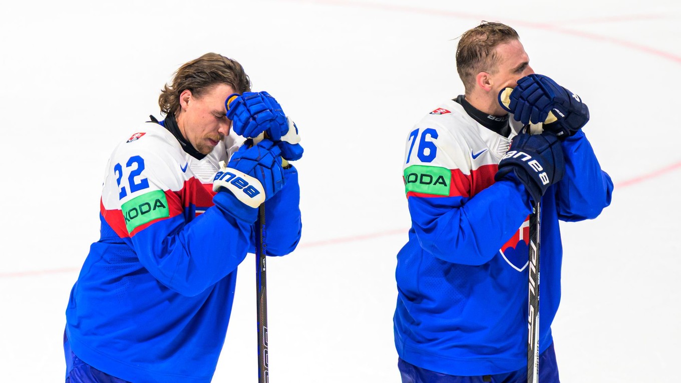 Kristián Pospíšil a Martin Pospíšil  po skončení zápasu Švédsko - Slovensko na MS v hokeji 2026.