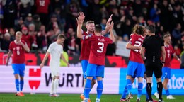 Radosť futbalistov Česka po víťazstve nad Poľskom. 