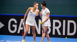 Na snímke slovenské tenistky Viktória Hrunčáková (vpravo) a Tereza Mihalíková. 