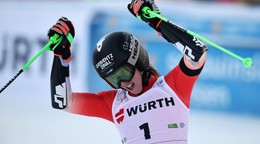 Švajčiarka Camille Rastová sa teší z víťazstva v obrovskom slalome v Kranjske Gore.