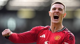 Benjamin Šeško sa teší z gólu.