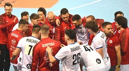 Slovenskí hádzanári sa radia počas prvého barážového zápasu o postup na MS 2027 Slovensko - Severné Macedónsko.