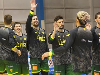 Hráči Levíc v zápase 28. kola Niké SBL v basketbale mužov Spišskí Rytieri - Patrioti Levice.