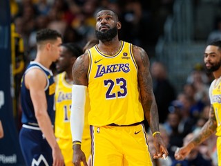 LeBron James v zápase proti Denver Nuggets.