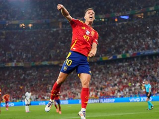 Dani Olmo sa teší po strelenom góle v zápase Španielsko - Francúzsko v semifinále EURO 2024.