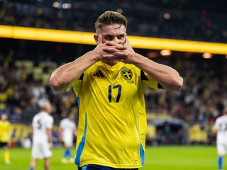 Švédsky útočník Viktor Gyökeres a jeho gólové gesto.
