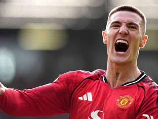 Benjamin Šeško sa teší z gólu.