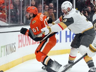 Vegas Golden Knights proti Anaheim Ducks.