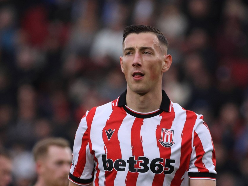 Róbert Boženík v drese Stoke City.