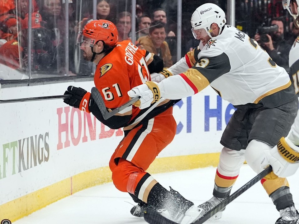Vegas Golden Knights proti Anaheim Ducks.