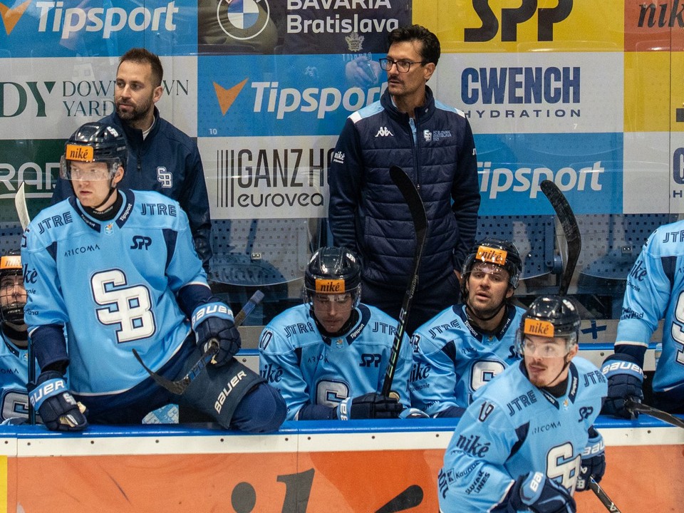 Tréner HC Slovan Bratislava Brad Tapper.