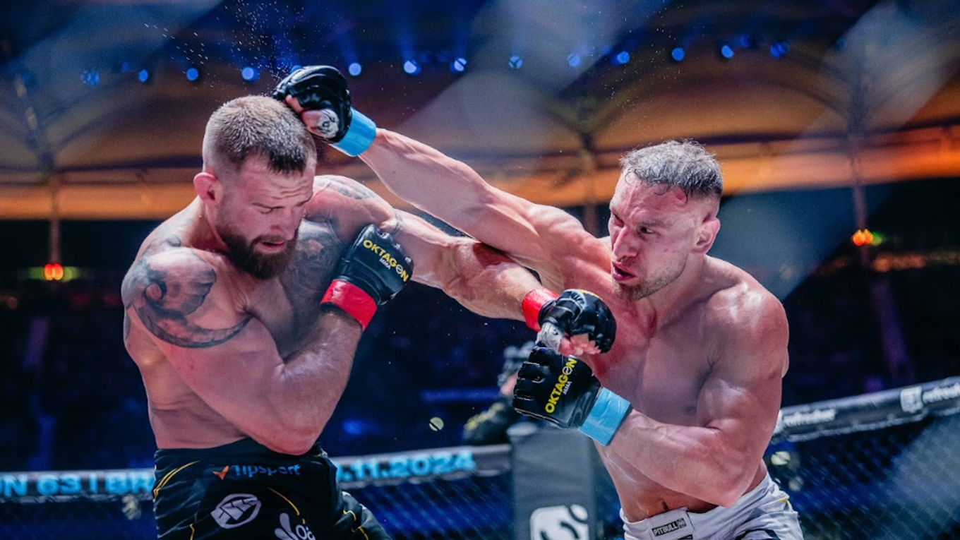 Kincl (vľavo) v súboji s Engizekom.