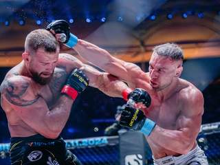 Kincl (vľavo) v súboji s Engizekom.