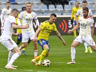 Uprostred Stanislav Danko v drese MFK Zemplín Michalovce.