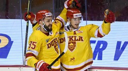 Denis Hudec (vľavo) a Jozef Švec sa tešia zo streleného gólu.