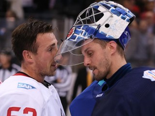 Brad Marchand (vľavo) a Jaroslav Halák patrili k najlepším hráčom na Svetovom pohári v hokeji 2016.