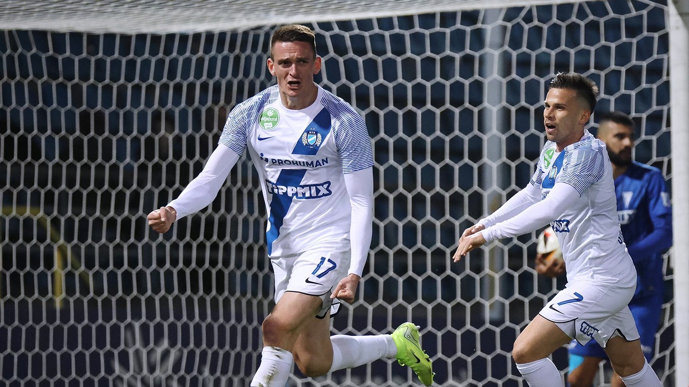 Róbert Polievka oslavuje gól.