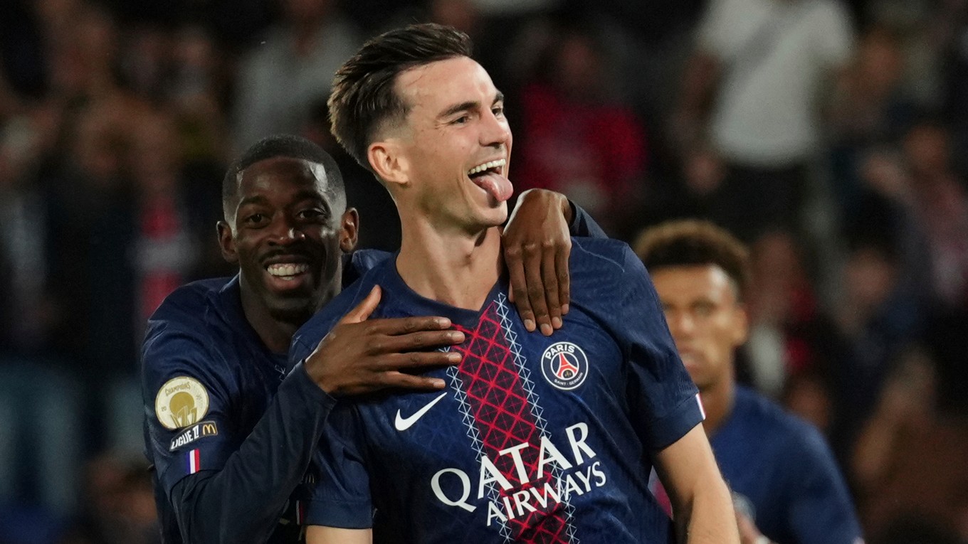 Futbalista PSG Fabian Ruiz sa teší z gólu v zápase proti Angers.