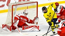 Brankár Anton Wilde (Dánsko) a Elton Hermansson (Švédsko) počas MS U18 2026.