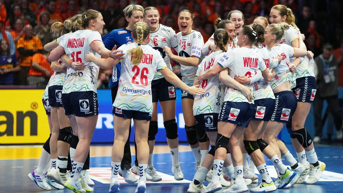 Radosť nórskych hádzanárok po postupe do finále na MS 2025.