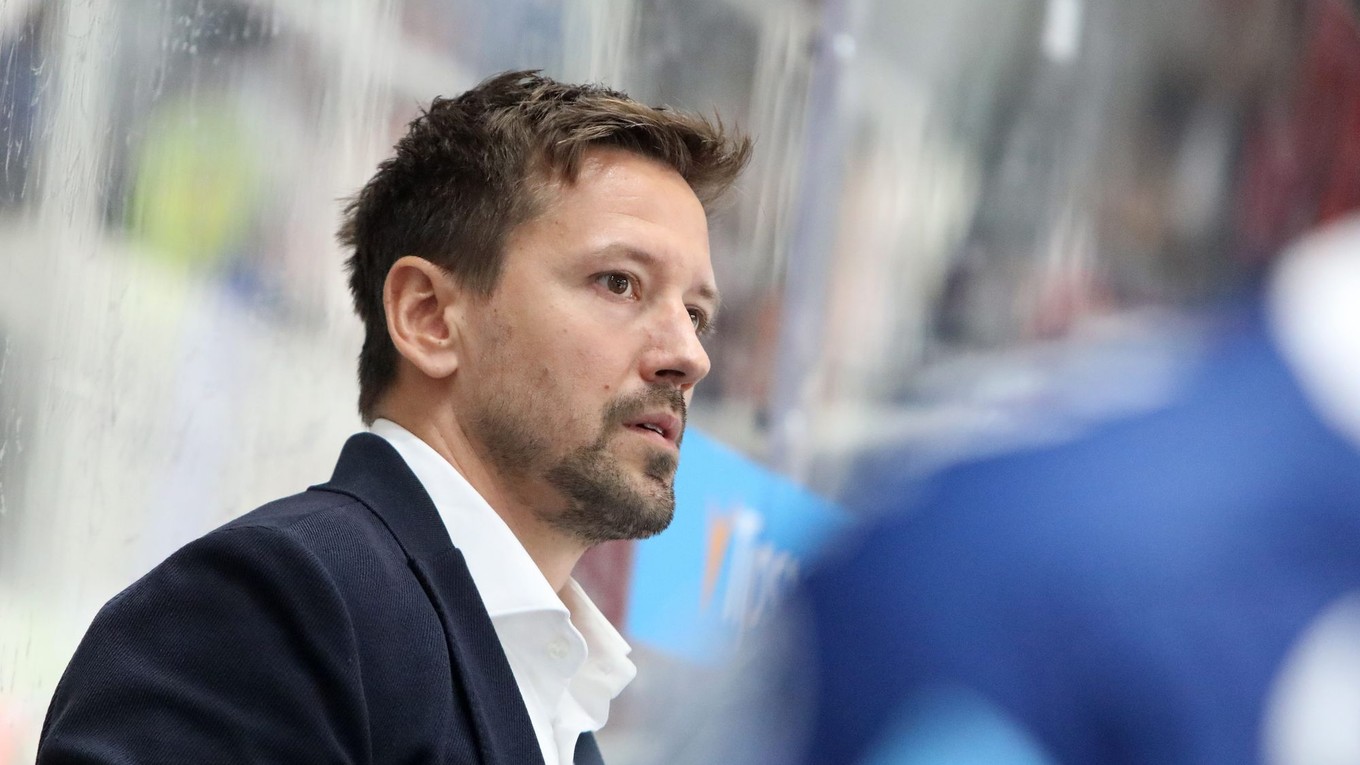 Na snímke hlavný tréner HK Nitra Erik Čaládi.