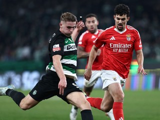 Viktor Gyökeres (vľavo) v zápase Sporting Lisabon - Benfica Lisabon.