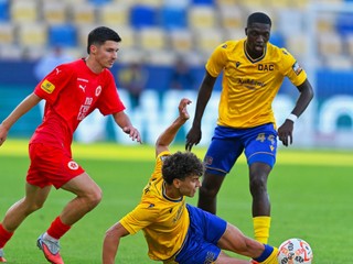 Na snímke zľava Said Duranović (Mostar), Uroš Kabič (DAC) a Samsindin Ouro (DAC) počas prvého zápasu 2. predkola Konferenčnej ligy.