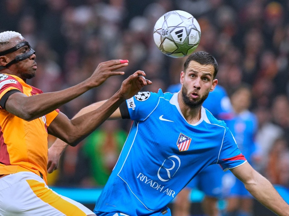 Victor Osimhen a Dávid Hancko. 
