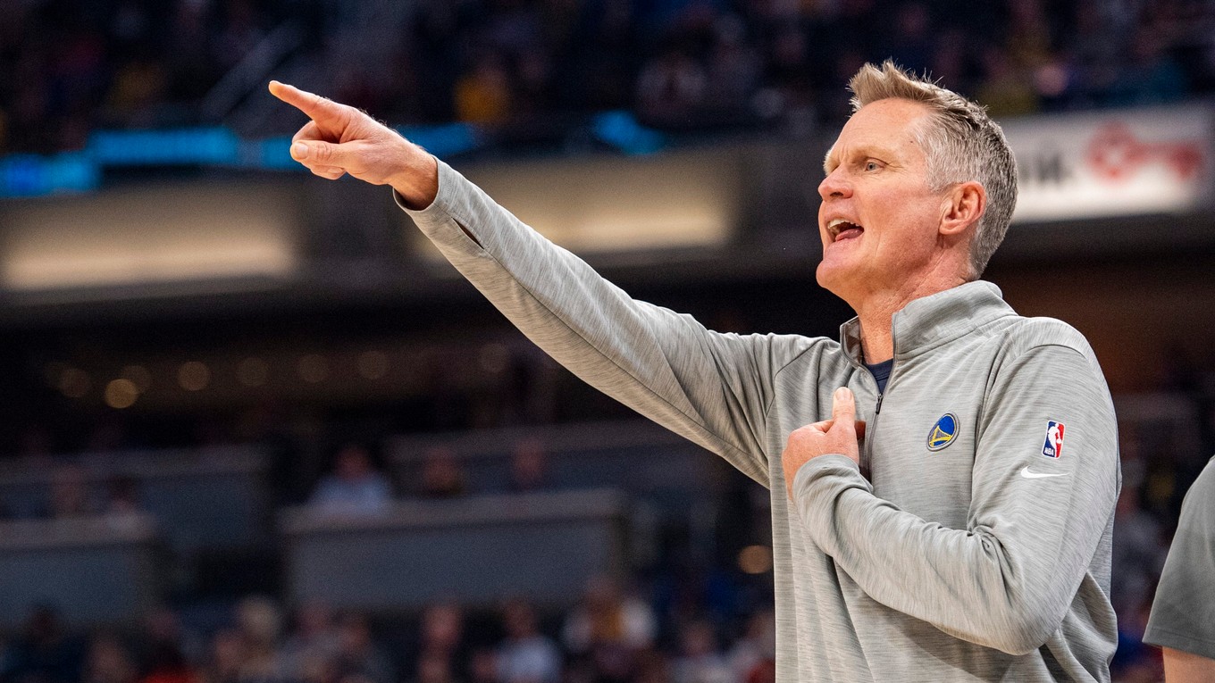 Tréner Steve Kerr.