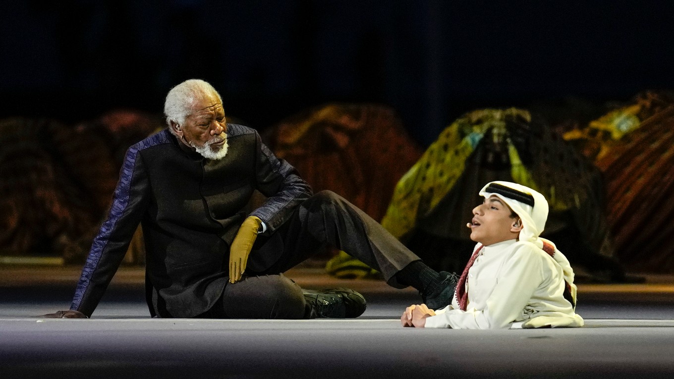 Morgan Freeman na otváracom ceremoniáli MS vo futbale v Katare.  