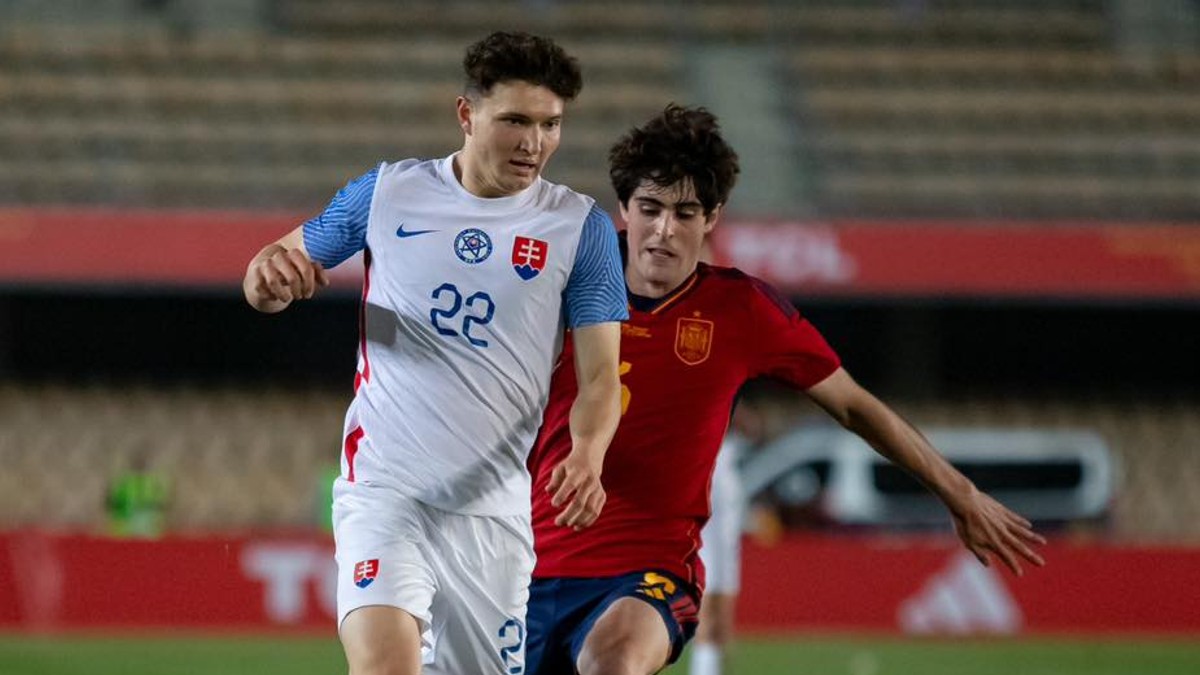 Ján Murgaš (vľavo) v prípravnom zápase Španielsko U21 - Slovensko U21.