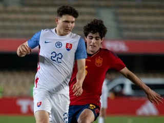 Ján Murgaš (vľavo) v prípravnom zápase Španielsko U21 - Slovensko U21.