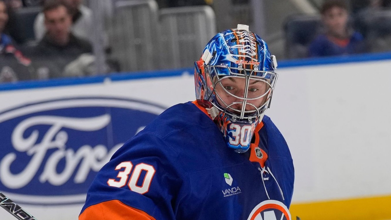 Iľja Sorokin v bránke New York Islanders.