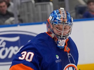 Iľja Sorokin v bránke New York Islanders.