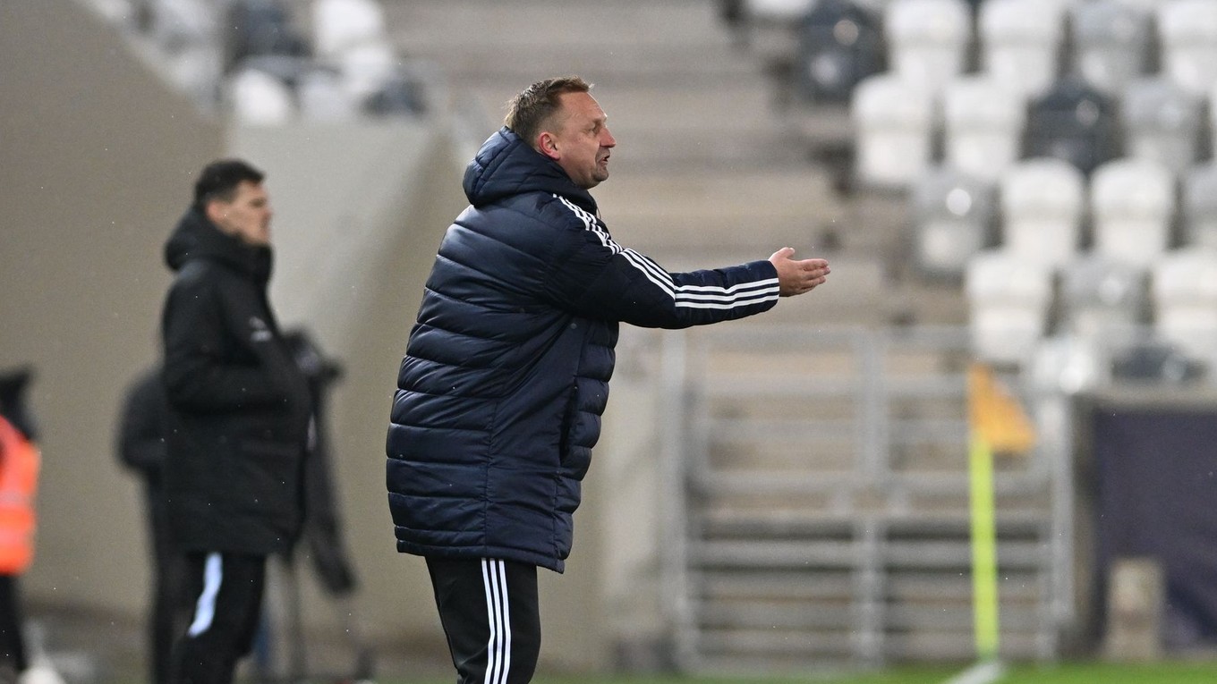 Tréner Košíc Peter Černák.