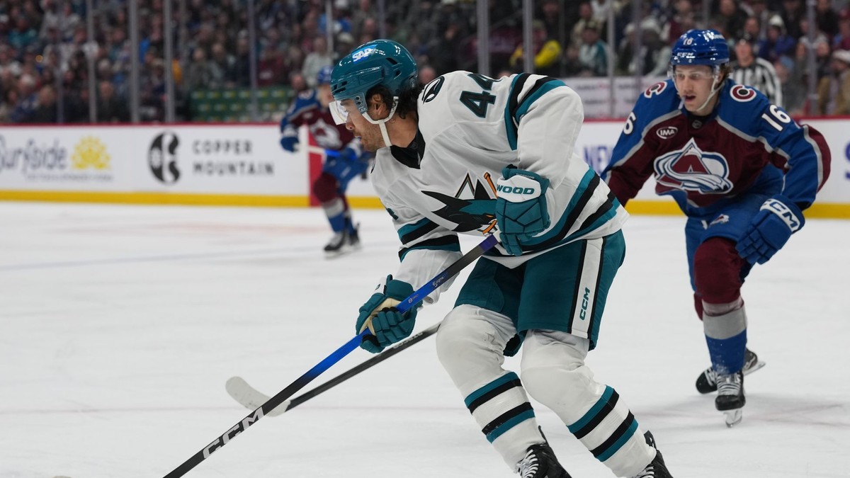 Kiefer Sherwood v drese San Jose Sharks.