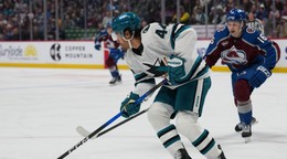 Kiefer Sherwood v drese San Jose Sharks.