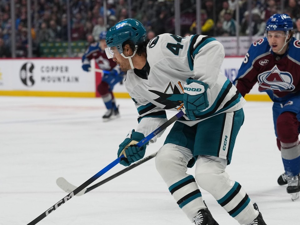 Kiefer Sherwood v drese San Jose Sharks.