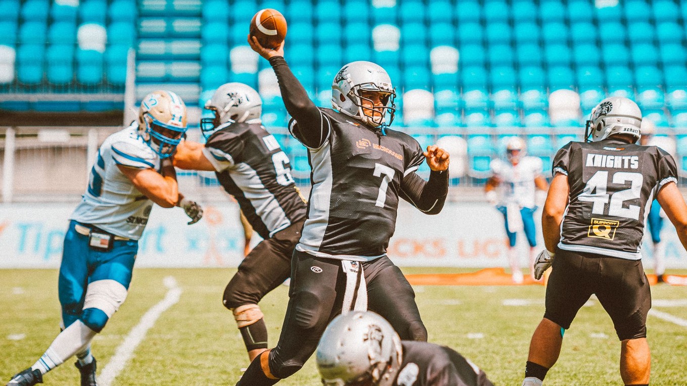 Hráči Nitra Knights (v čiernom).